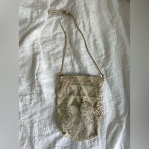 Vintage knit purse with stone detail